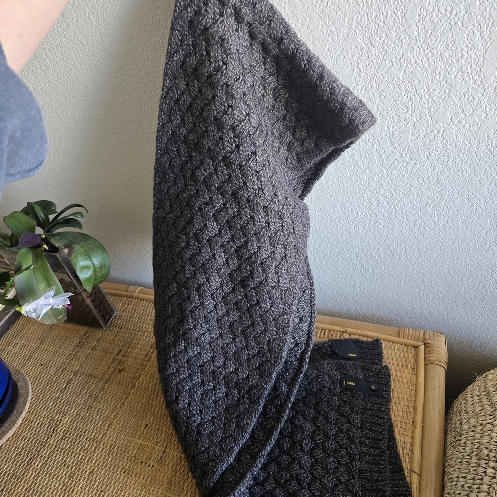 Fendi Gray Textured Knit Scarf - Picture 3 of 3